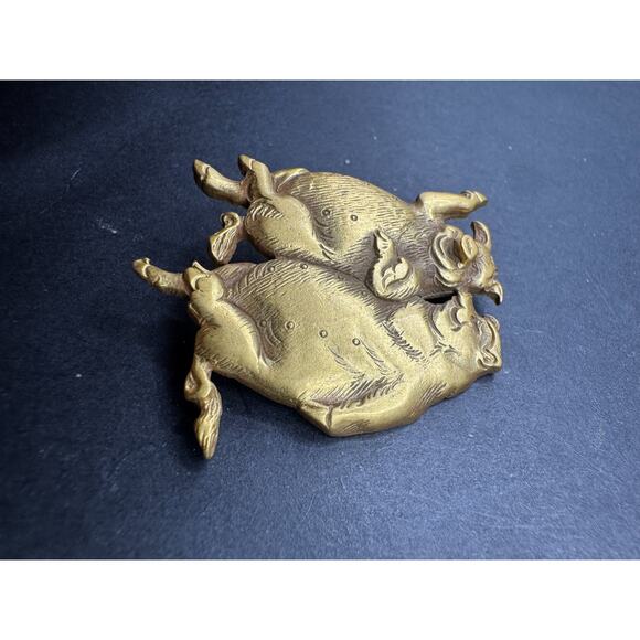 Vintage C & C MFA Museum of Fine Arts Gold Tone Dancing Pigs Brooch Pin - Picture 3 of 9